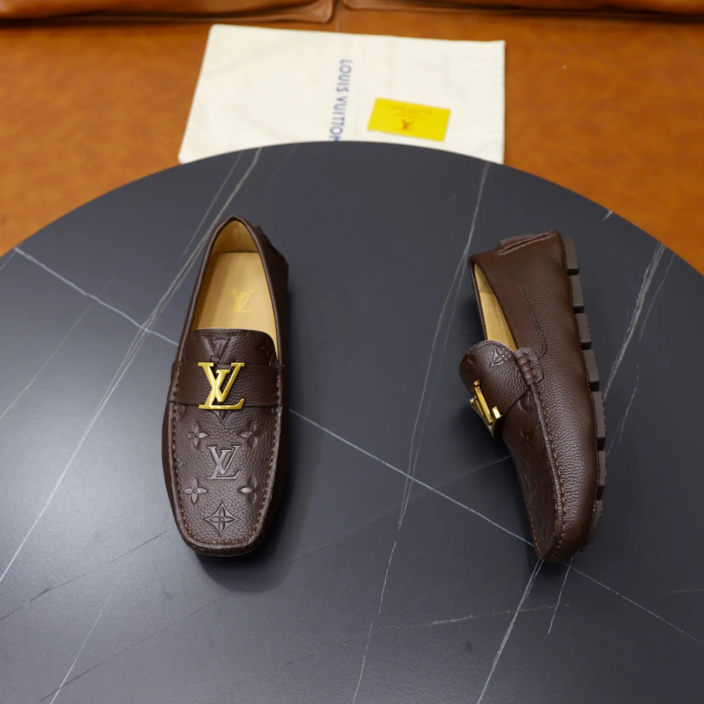 Ex-factory price: 480💰【LV】Louis Vuitton ⚠️High-end men’s driving and pedal series ⚠️38-44 (customized for 45) ⚠️All original cowhide leather! Thick and soft! Made entirely of calfskin lining! Rubber sheet anti-slip beanie sole! Three-dimensional package technology! Fashionable and classic! Handicrafts! Original high quality! Feel free to compare!
